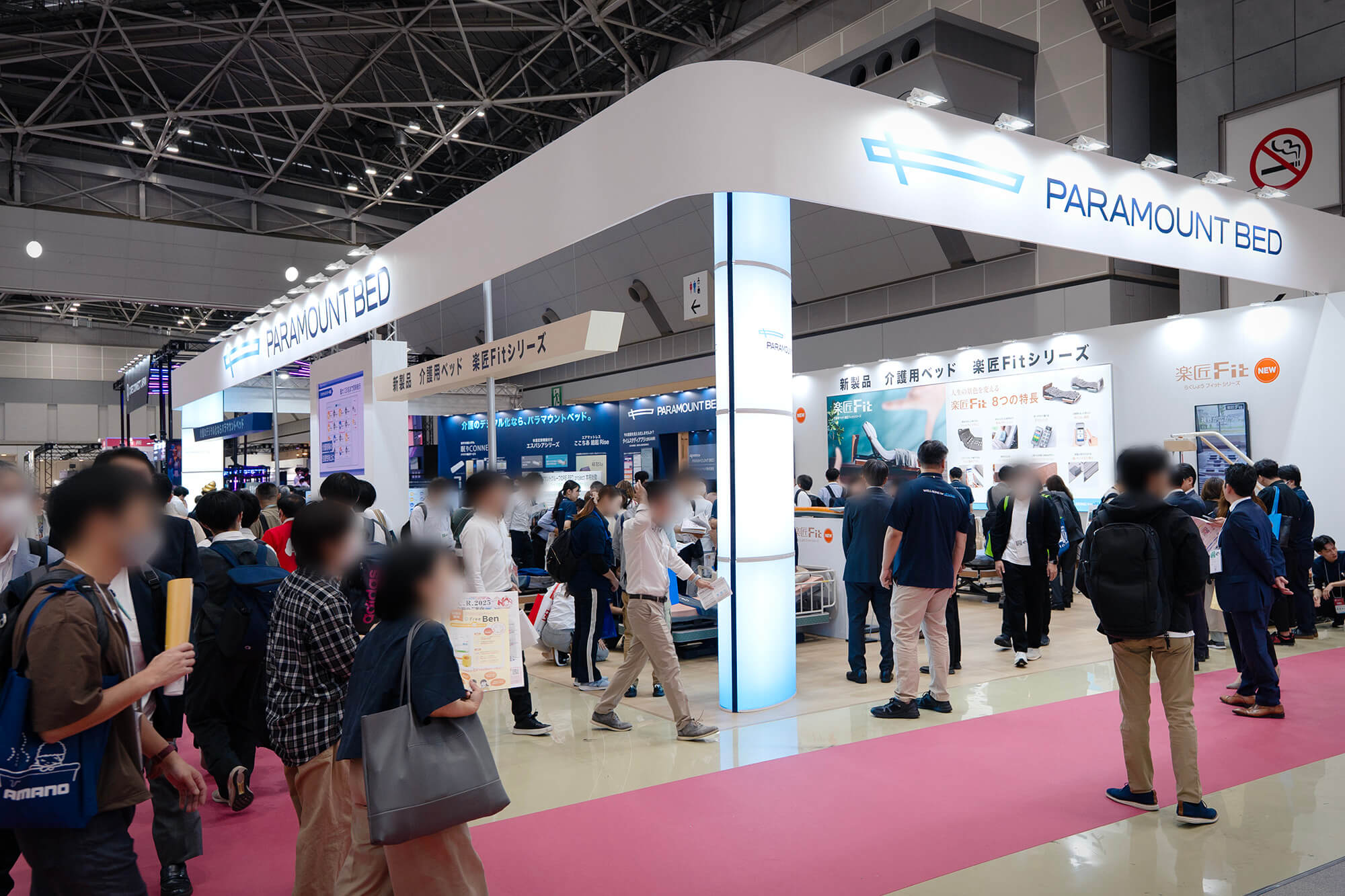 東京ビッグサイト西ホールに設営されたパラマウントベッドの展示ブース