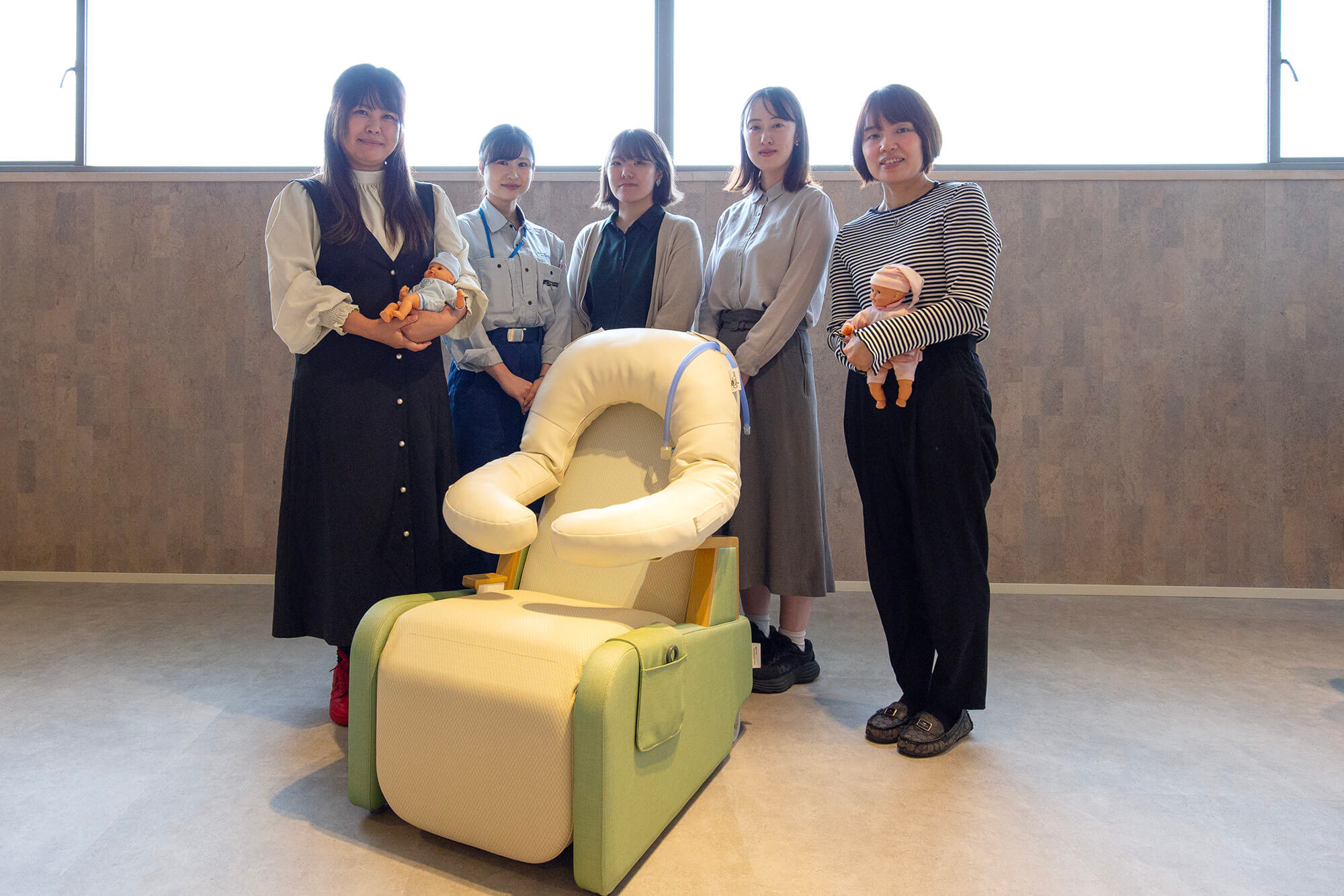 カンガルーケアサポートチェア：OyaCoco（おやここ）と開発メンバーのみなさん