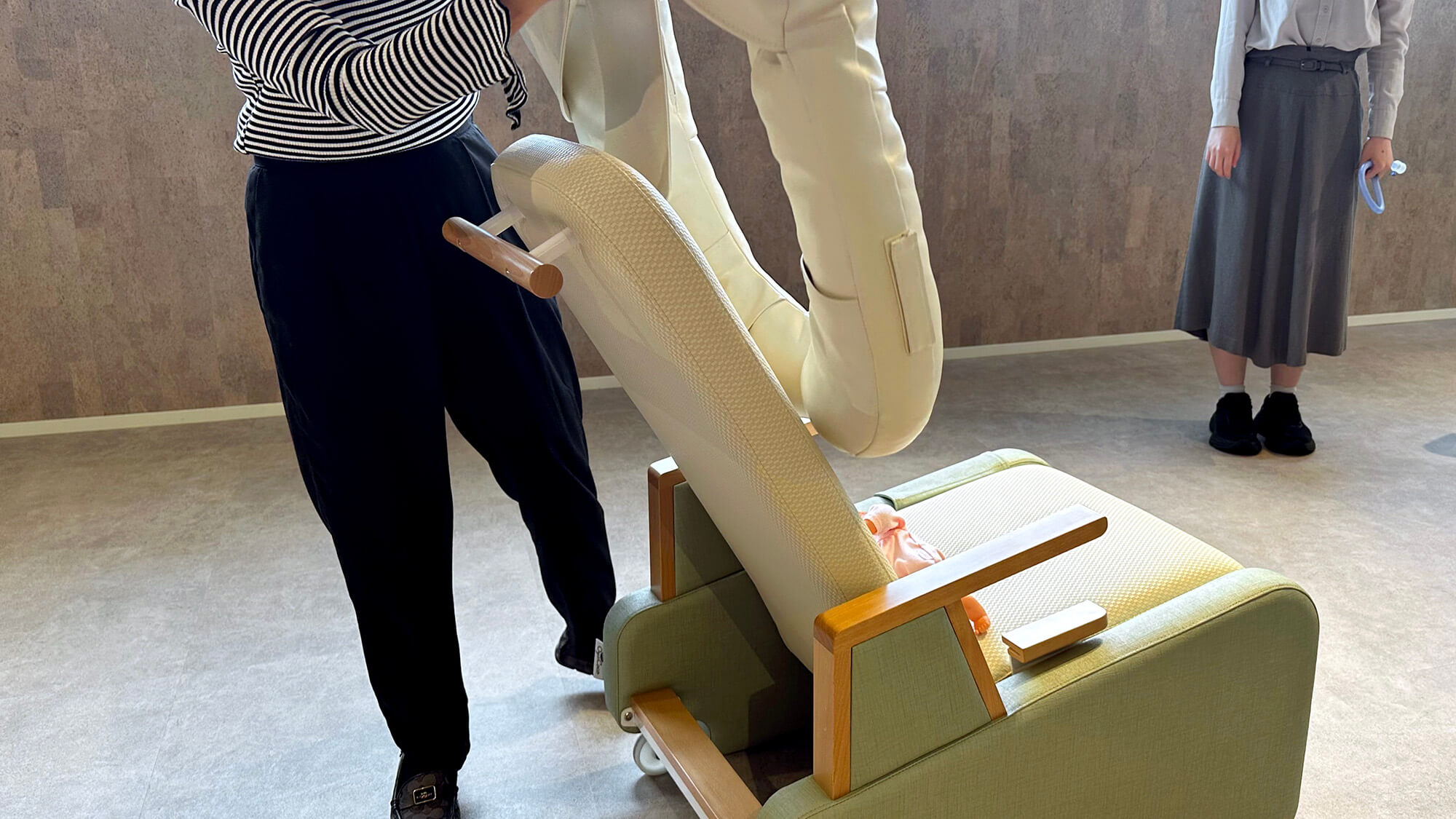 OyaCocoの背面。要所要所に木が使われている